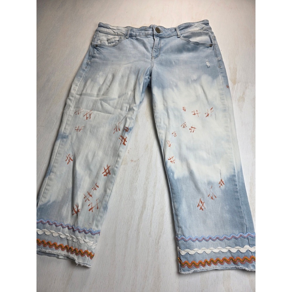 Democracy Flex-ellent Boho Embroidered Ric Rac Hem Crop Jeans Light Wash 12